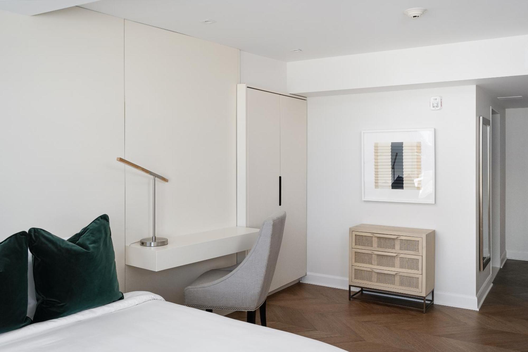 Sonder La Galerie Hotel Montreal Room photo